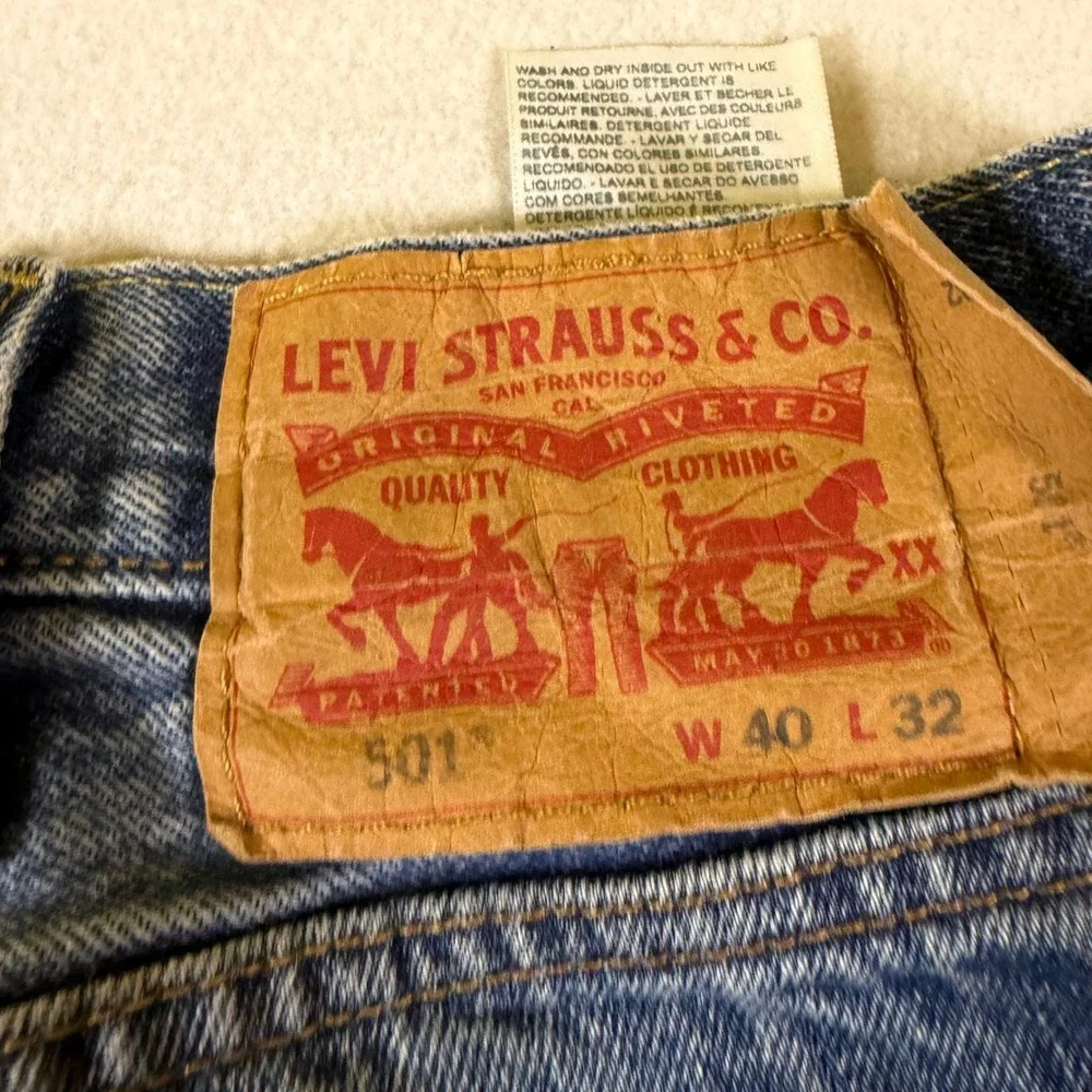 Levis 501 Original Fit Jeans Mens 40x32 Light Wash Blue Button Fly Straight Leg
